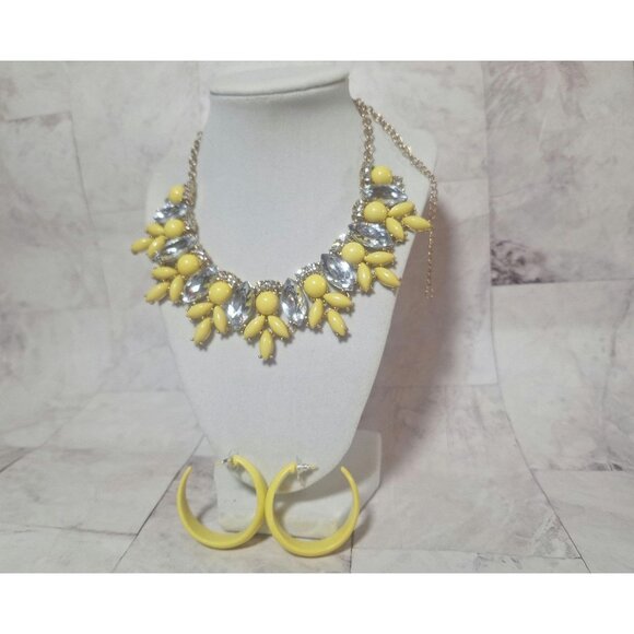 Etc! Yellow Statement Bib Necklace and Plastic Earrings Set with Large Rhineston - Picture 2 of 10